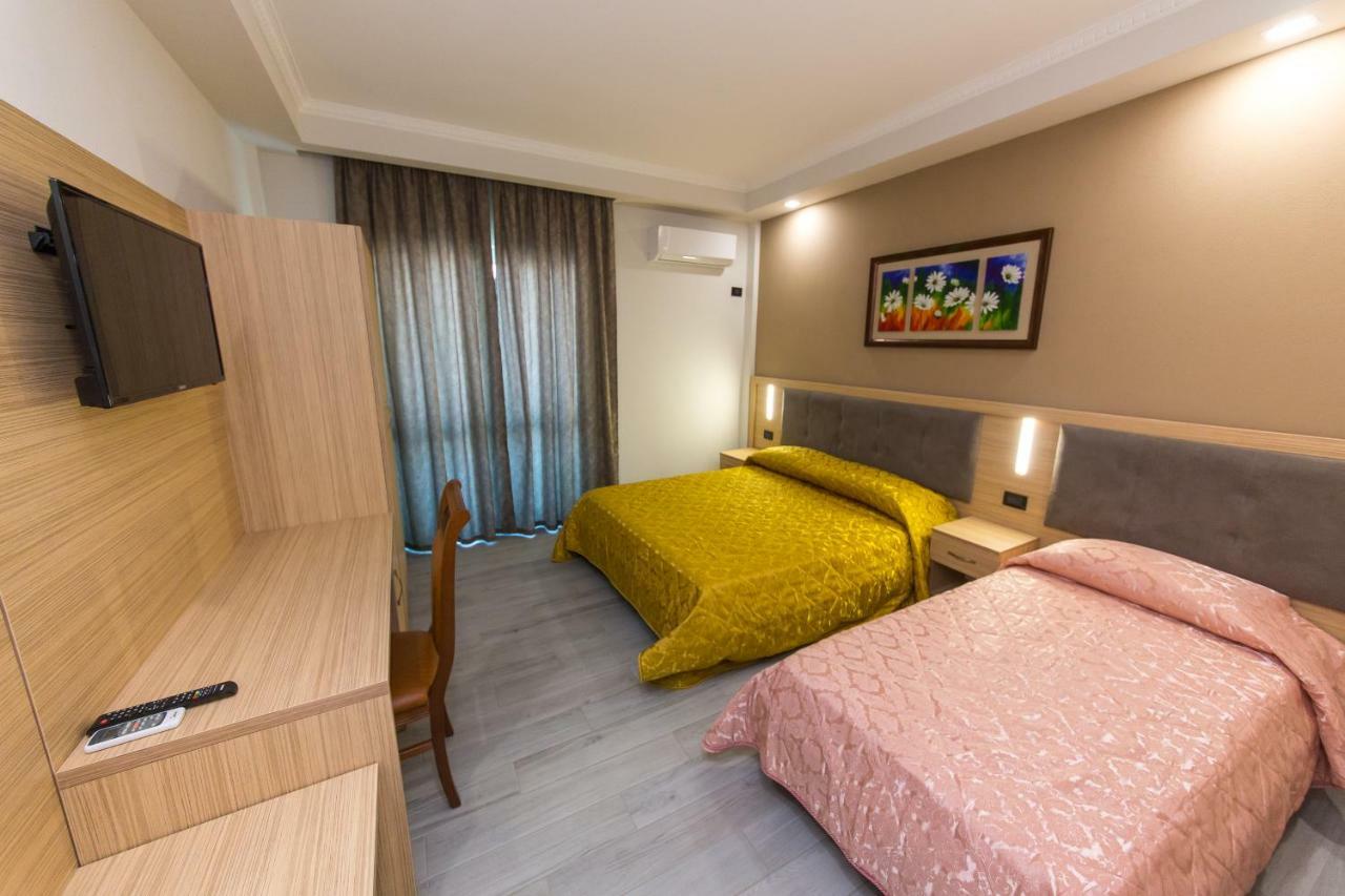 Western Star Hotel Durrës Exteriér fotografie