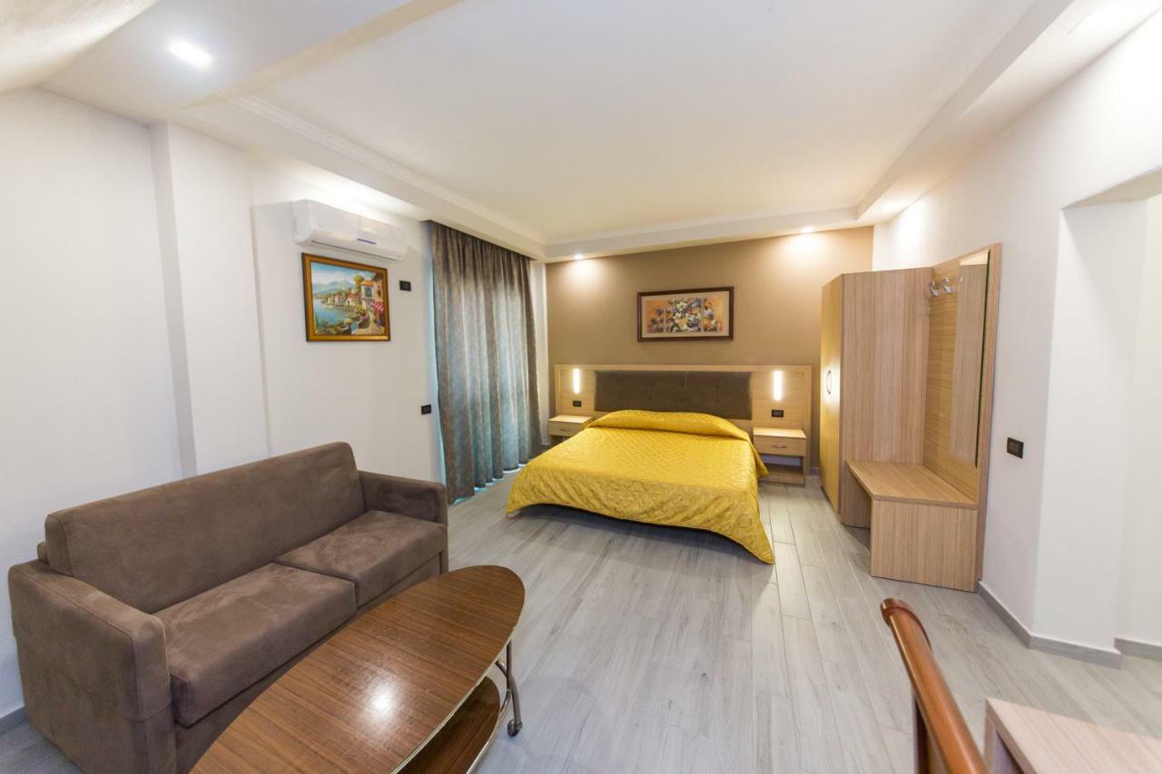 Western Star Hotel Durrës Exteriér fotografie